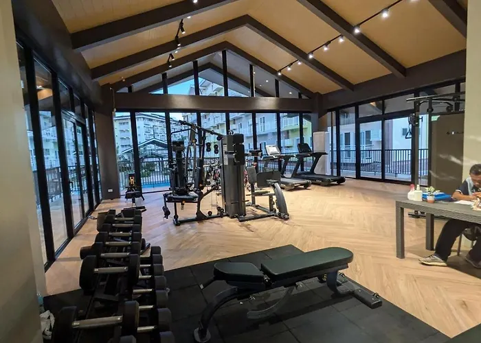 Budget Cebu Airport With Netflix, Pool, Gym And Helpful Host